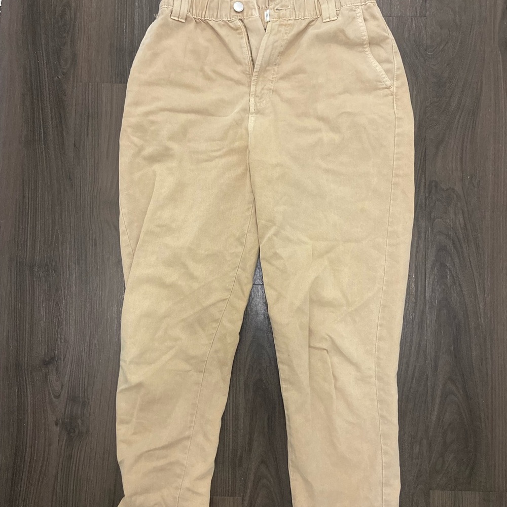 Stradivarius Women's Tan Cropped Pants